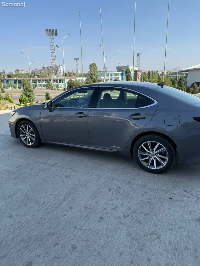 Lexus ES series 2016 · 3.0 AT