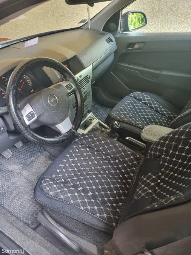 Opel Astra H 2011 · 1.4 MT