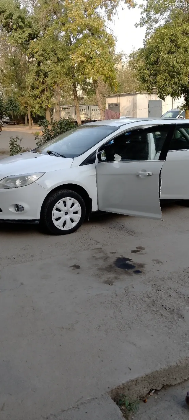 Ford Focus 2013 · 1.6 MT