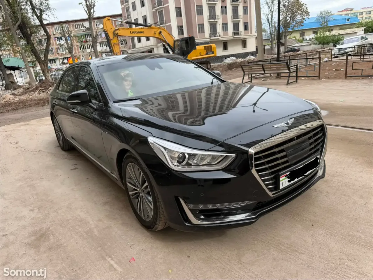 Hyundai Genesis 2016 · 3.8 AT
