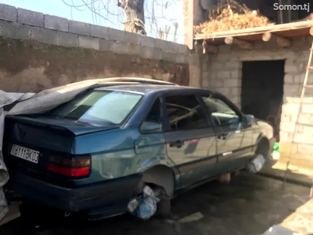 Volkswagen Passat 1990 · 1.8 MT
