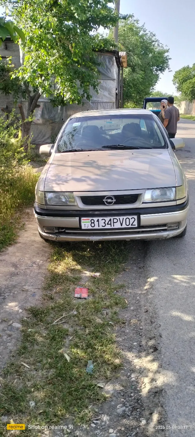 Opel Vectra A 1993 · 1.6 MT