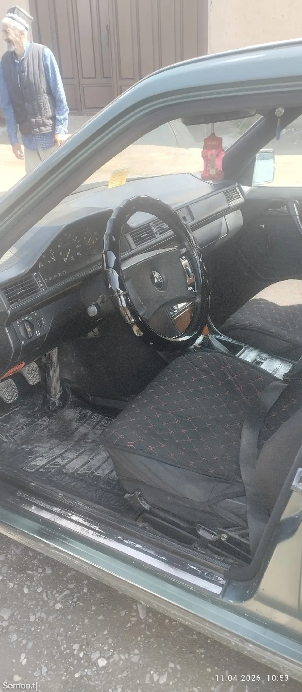 Mercedes-Benz W124 1992 · 2.0 MT