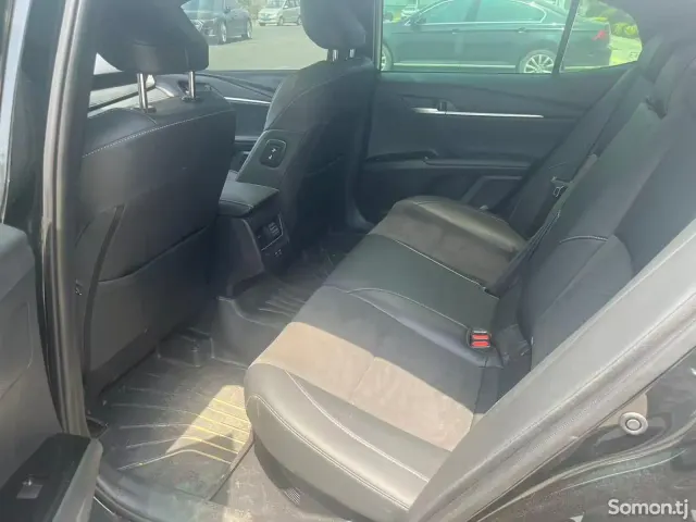 Toyota Camry 2025 · 2.0 AT