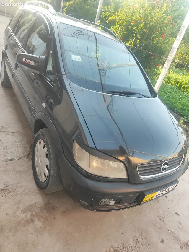 Opel Zafira 1999 · 1.8 MT