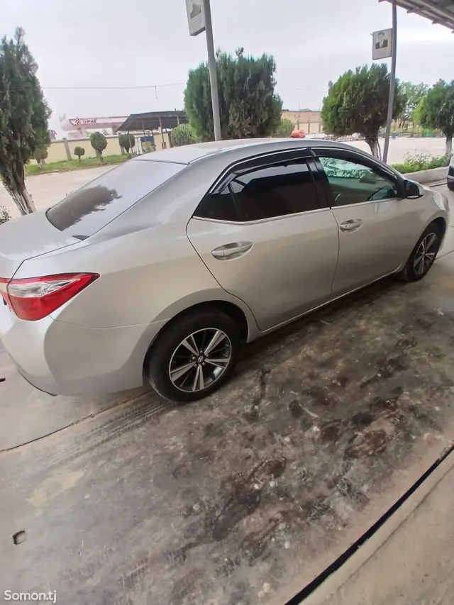 Toyota Corolla 2015 · 1.8 AT