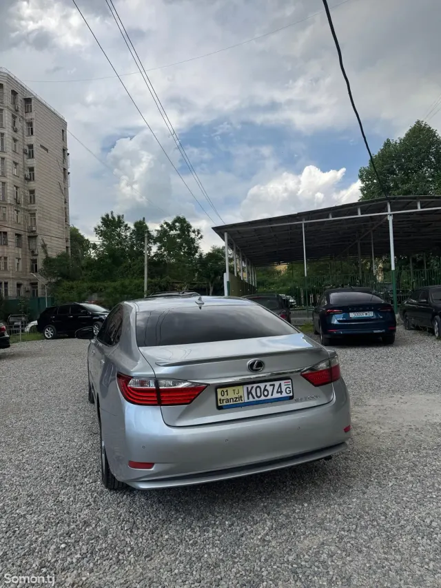 Lexus ES series 2014 · 2.5 AT