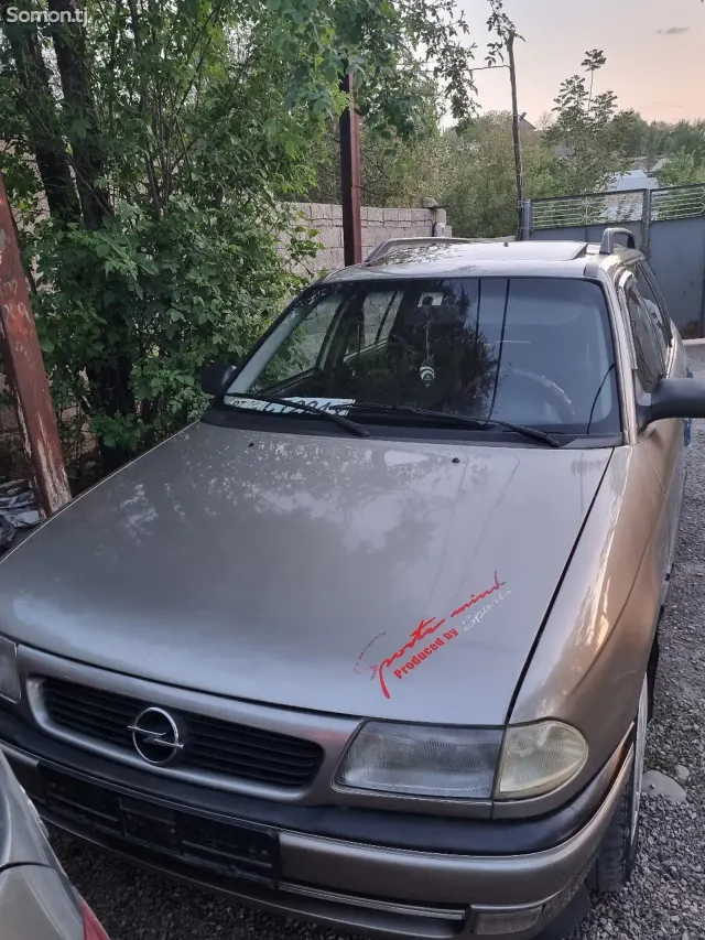 Opel Astra F 1996 · 1.6 MT