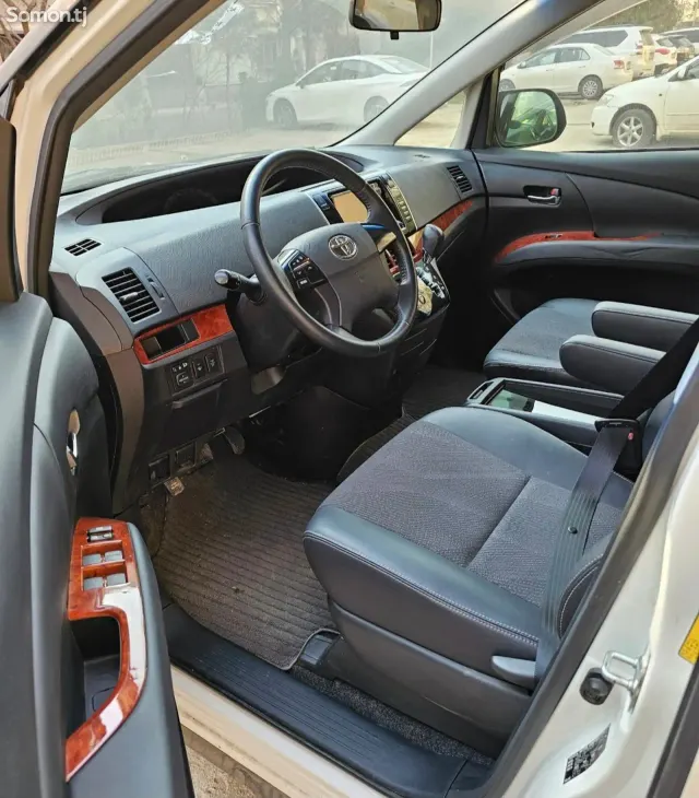 Toyota Estima 2014 · 2.4 AT