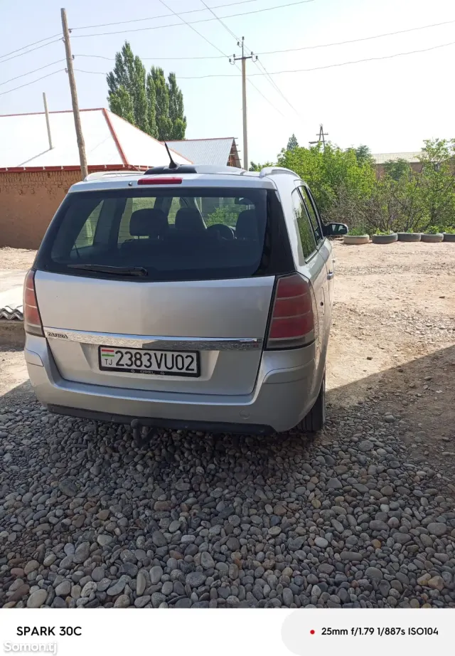 Opel Zafira 2007 · 1.9 MT