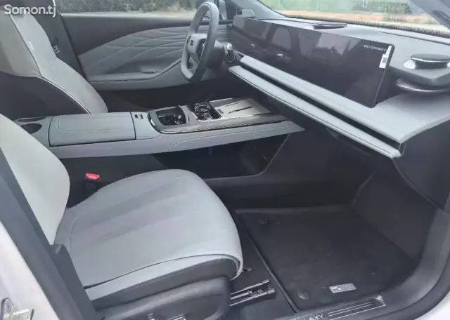 Geely Galaxy E8 2025 · AT