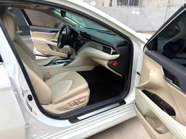 Toyota Camry 2018 · 2.5 AT