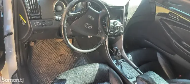 Hyundai Sonata 2011 · 2.4 AT