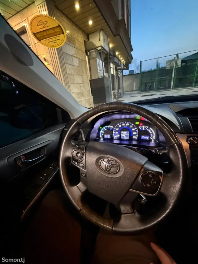 Toyota Camry 2015 · 2.5 AT