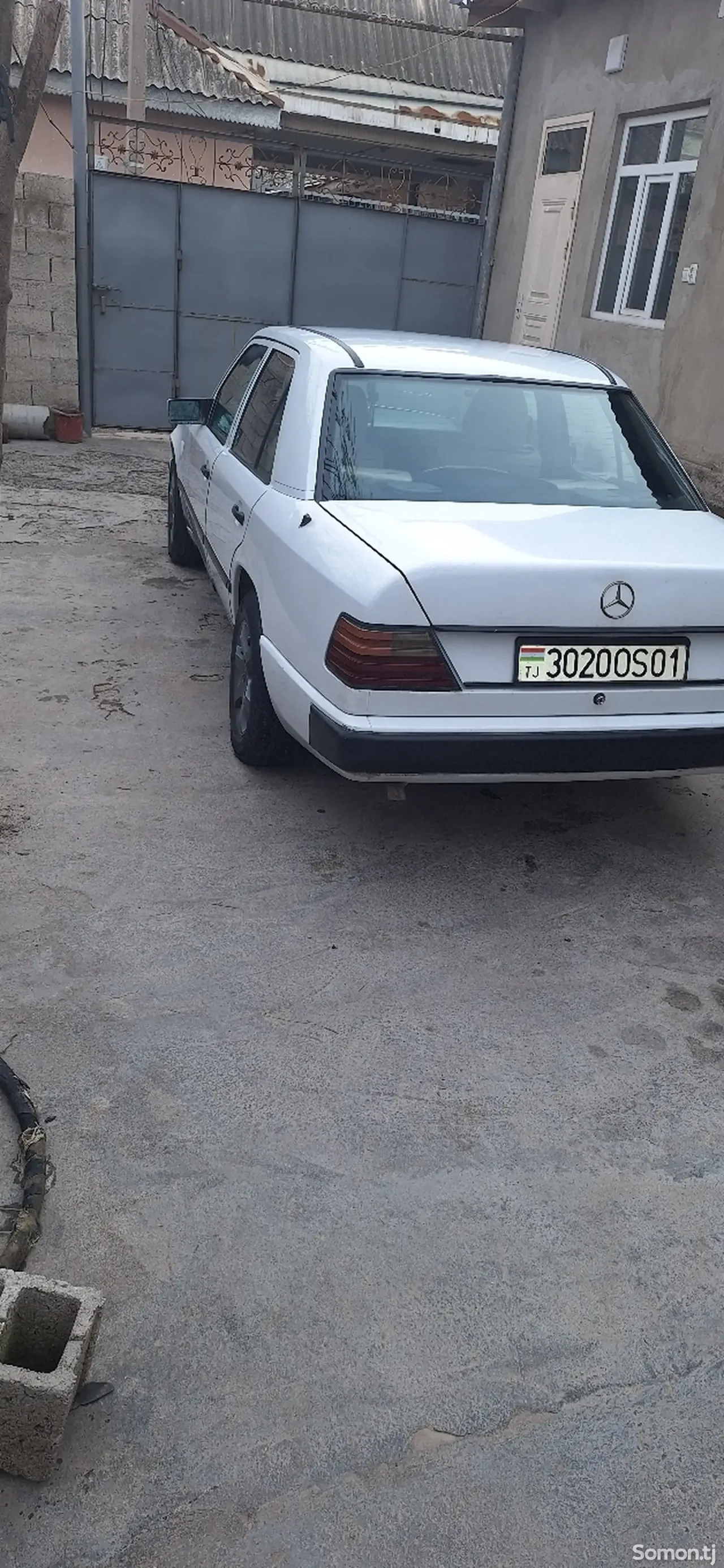 Mercedes-Benz W124 1989 · 2.5 MT