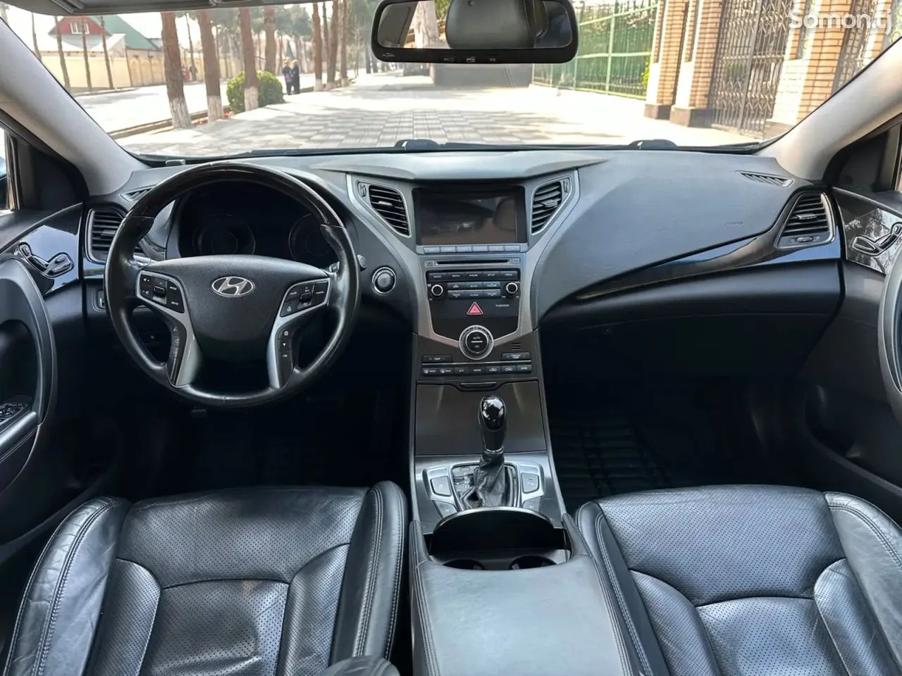 Hyundai Grandeur 2016 · 3.0 AT