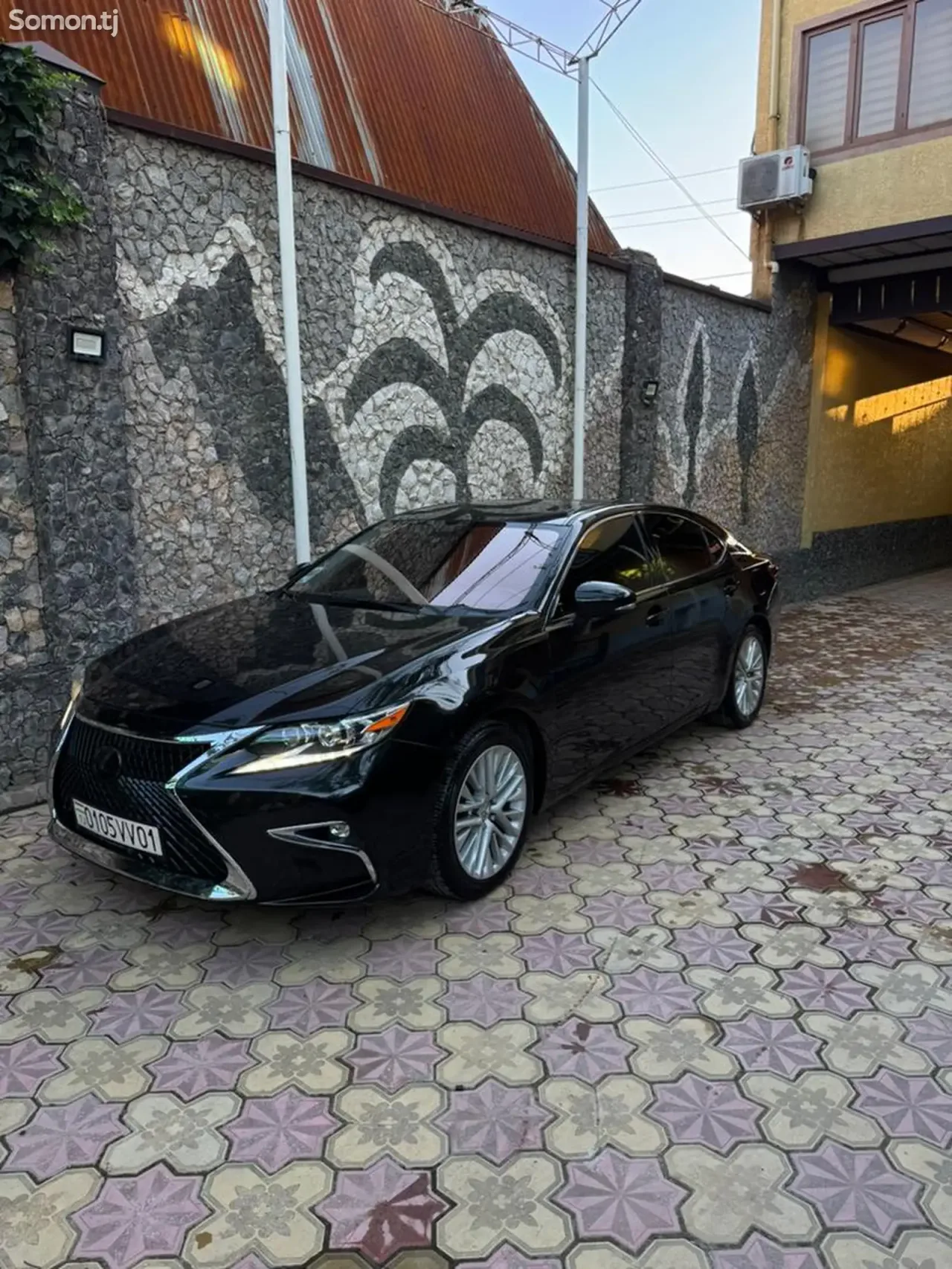 Lexus ES series 2016 · 3.5 AT