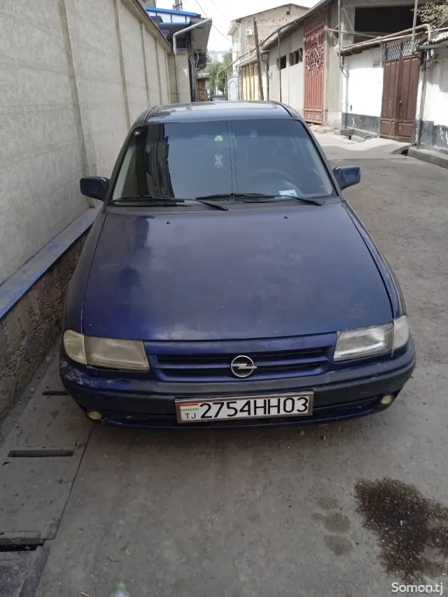 Opel Astra F 1994 · 1.6 MT