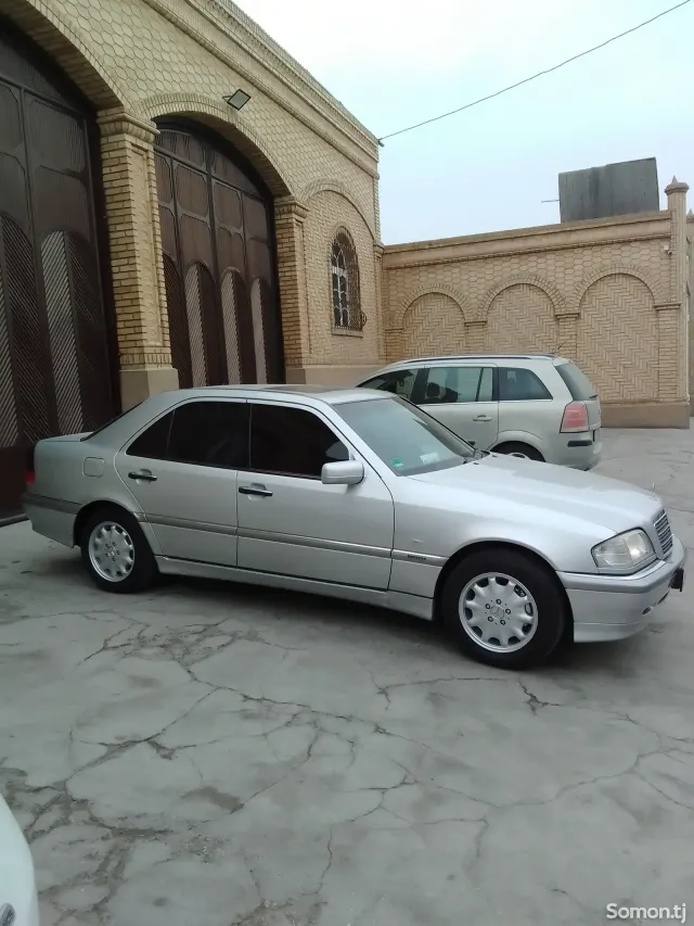 Mercedes-Benz C class 1999 · 2.4 AT