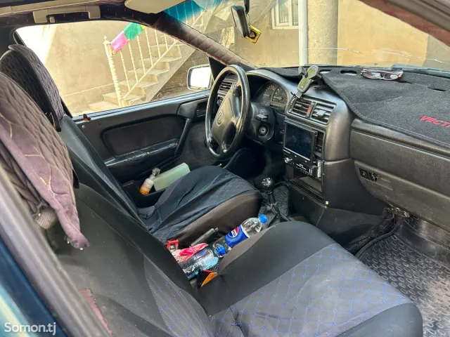 Opel Vectra A 1995 · 1.6 MT