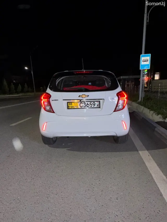 Chevrolet Spark 2016 · 1.1 AT