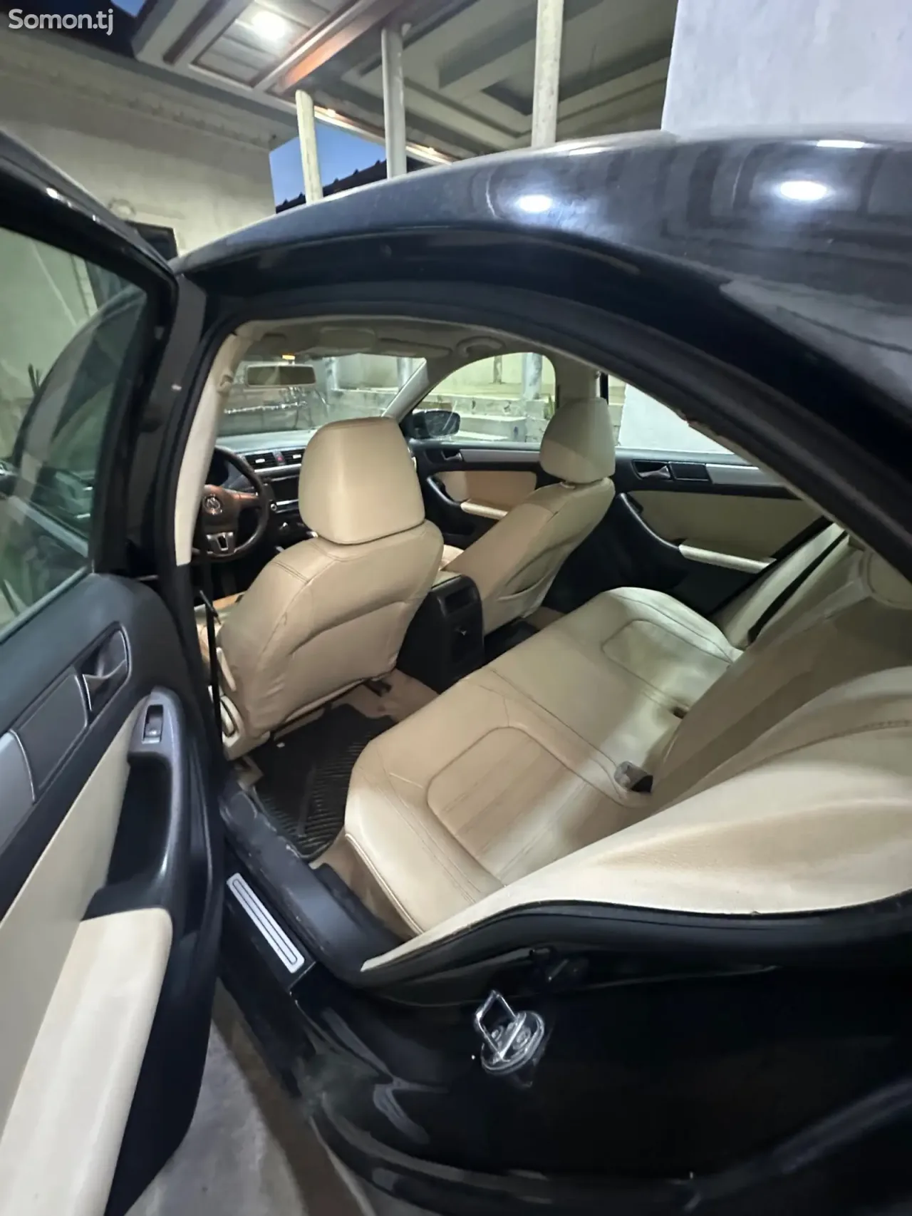 Volkswagen Jetta 2012 · 2.0 AT