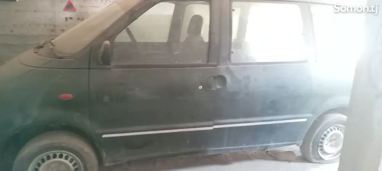 Nissan Serena 1997 · 1.6 MT