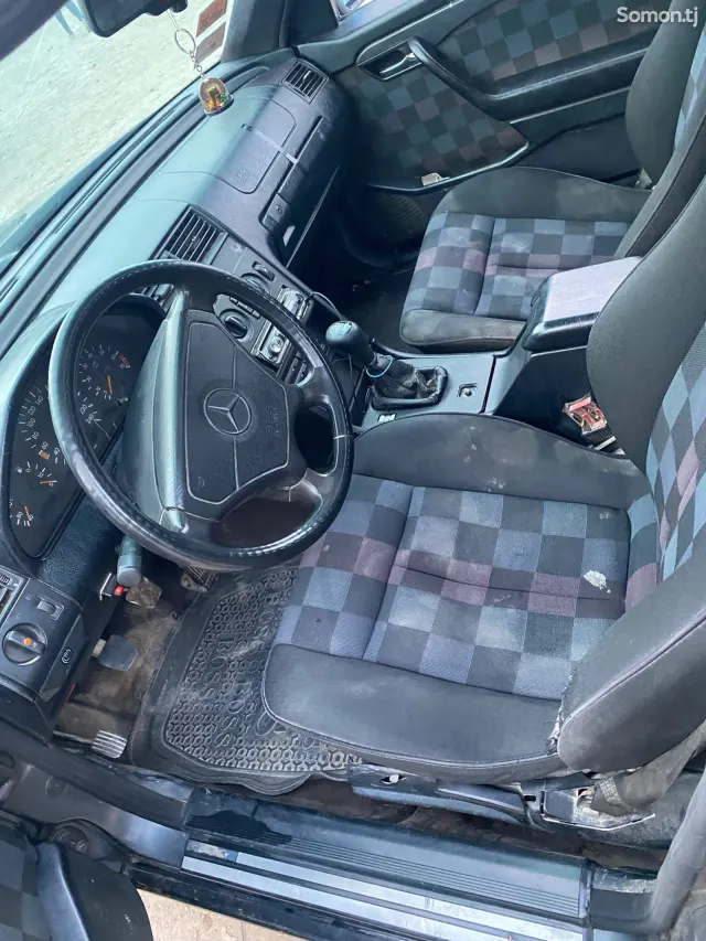 Mercedes-Benz C class 1995 · 1.8 MT