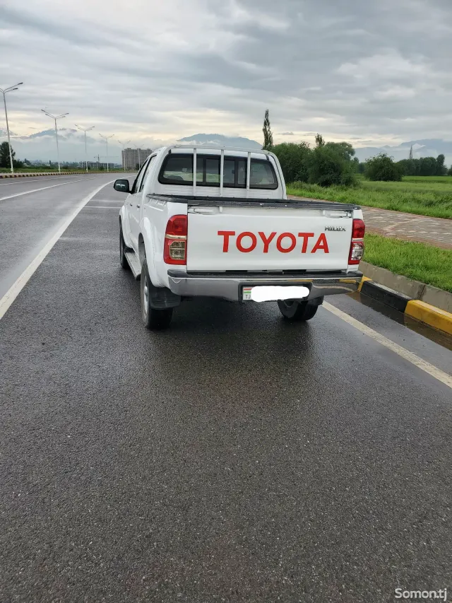 Toyota Hilux 2015 · 2.7 MT