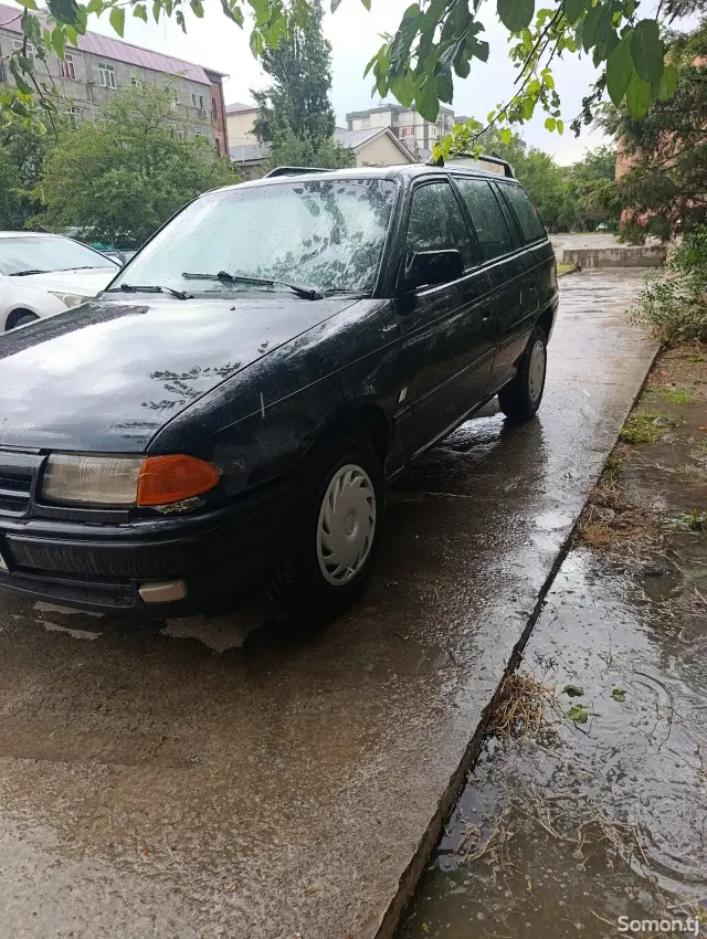 Opel Astra F 1994 · 1.6 MT