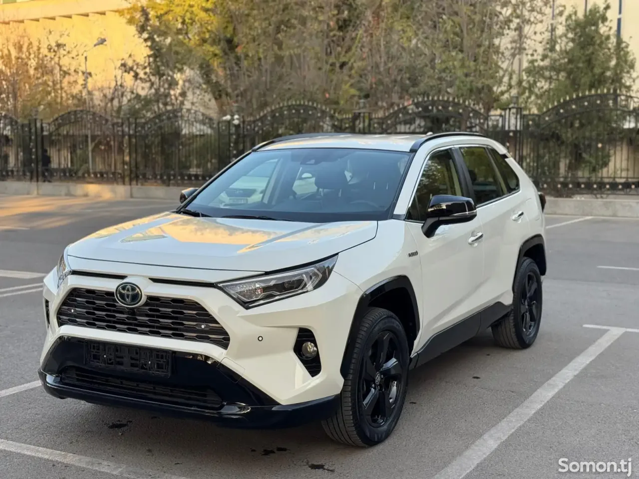 Toyota RAV 4 2021 · 2.5 AT