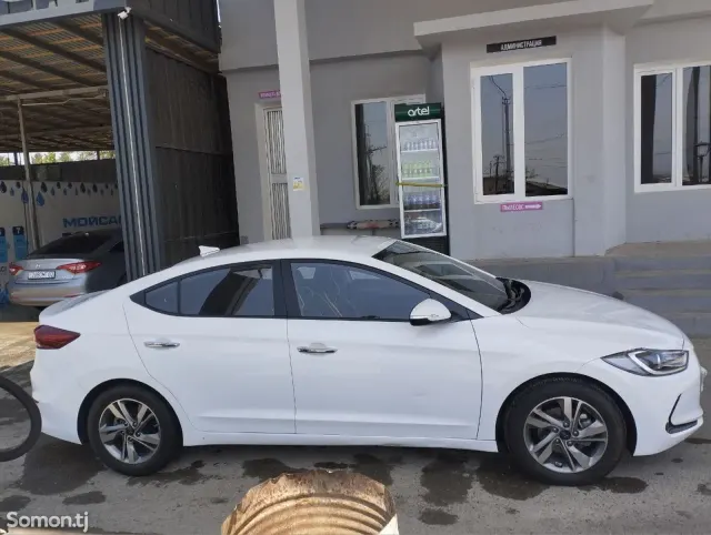 Hyundai Avante 2018 · 1.6 AT
