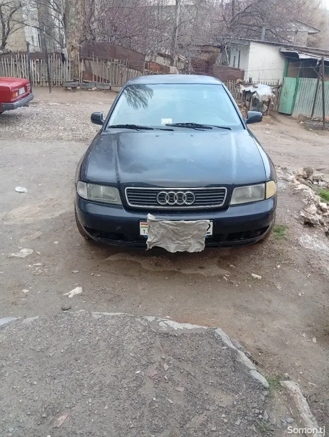Audi A4 1995 · 1.8 MT