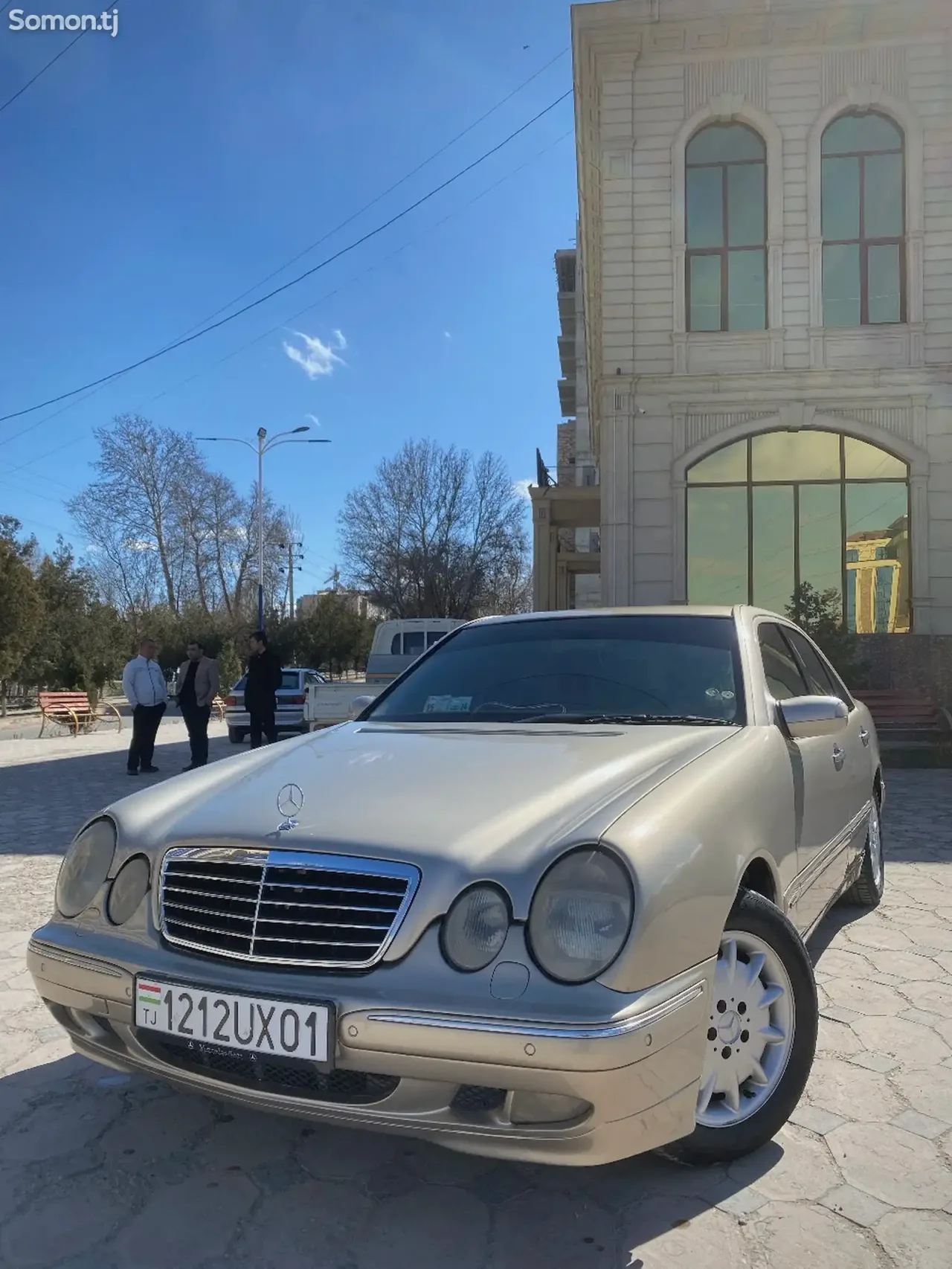 Mercedes-Benz E class 2000 · 3.2 AT