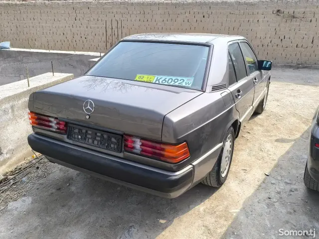 Mercedes-Benz W201 1989 · 1.8 MT