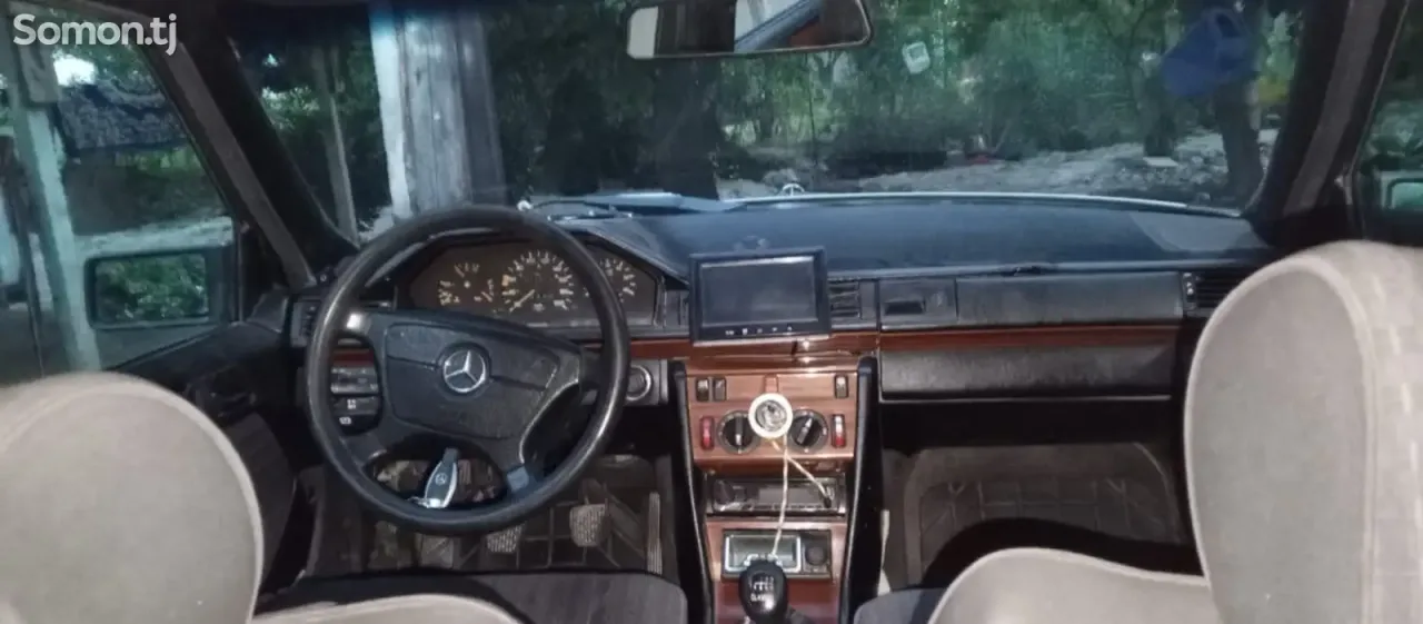 Mercedes-Benz W124 1994 · 2.0 MT