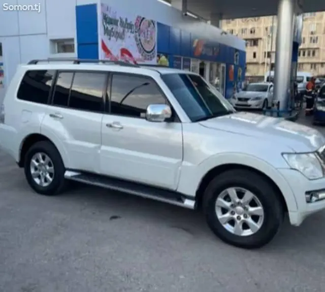 Mitsubishi Pajero 2016 · 3.2 AT