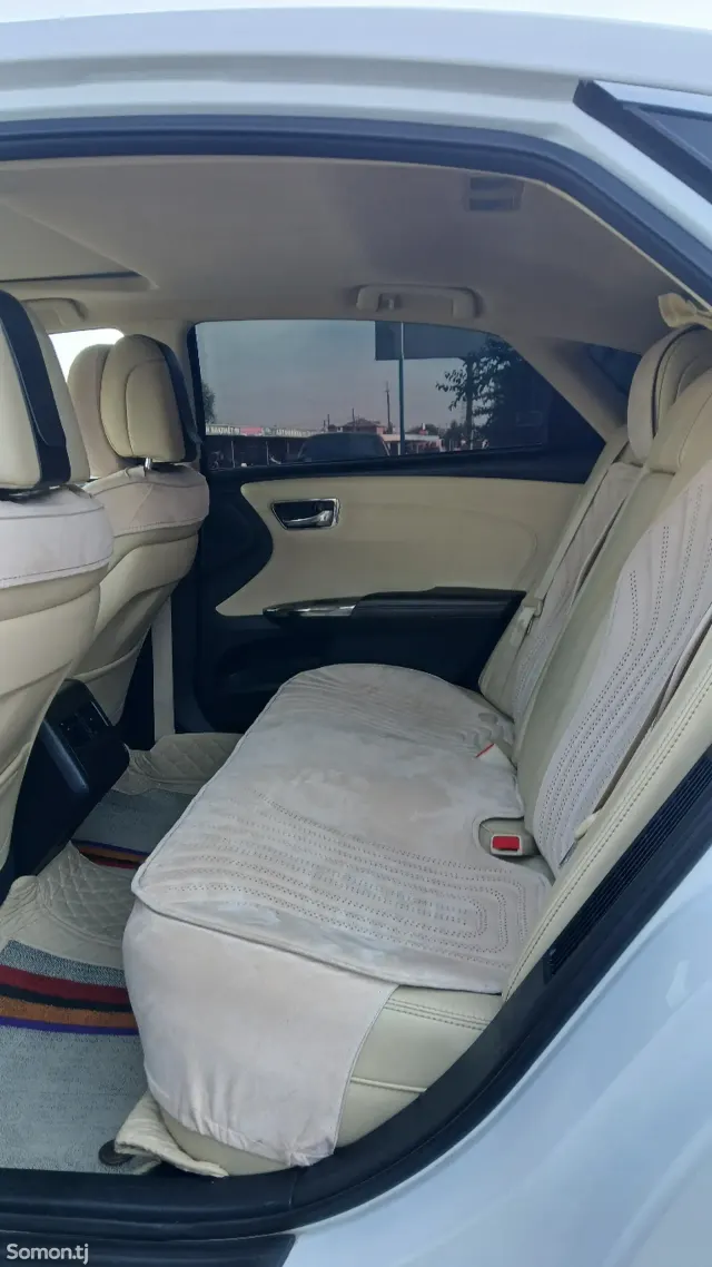 Toyota Avalon 2018 · 2.5 AT