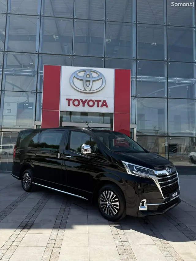 Toyota HiAce 2025 · 3.5 AT