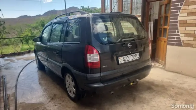 Opel Zafira 1999 · 1.6 MT