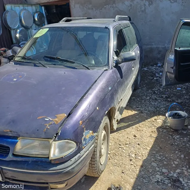 Opel Astra F 1992 · 1.6 MT