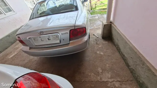 Hyundai Sonata 2003 · 1.6 MT