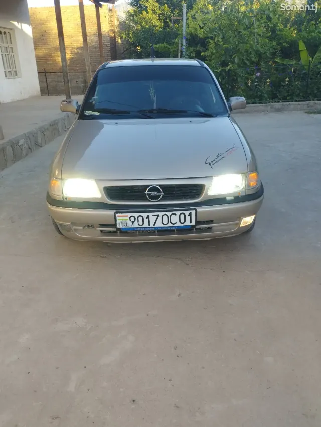 Opel Astra F 1998 · 1.6 MT