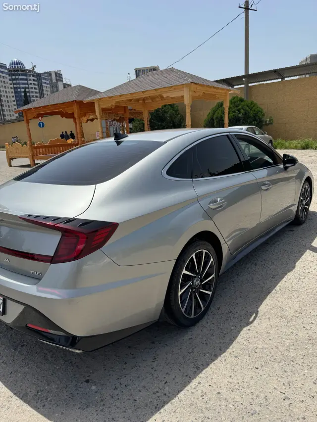 Hyundai Sonata 2020 · 1.6 AT