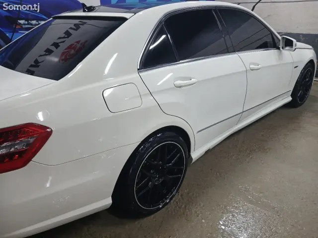 Mercedes-Benz E class 2011 · 3.5 AT