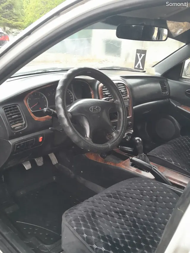 Hyundai Sonata 2004 · 2.0 MT