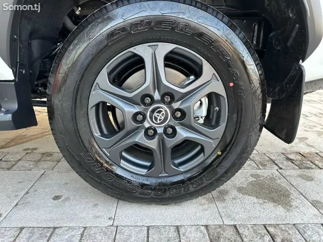 Toyota Land Cruiser 2025 · 3.5 AT