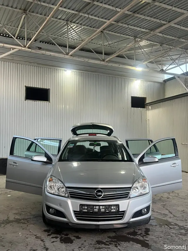 Opel Astra H 2008 · 1.8 AT