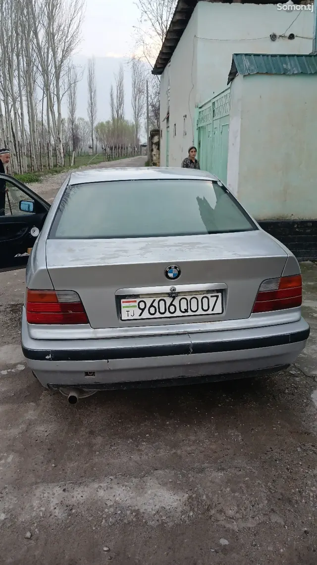 BMW 3 series 1992 · 0.8 MT