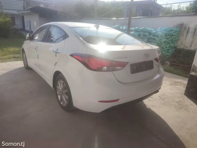 Hyundai Avante 2014 · 1.6 AT